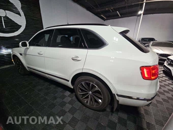 2019 Bentley Bentayga V8 - miniatura 2