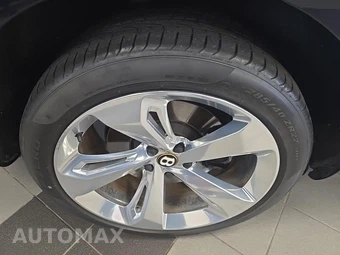 2019 Bentley Bentayga V8 - miniatura 10