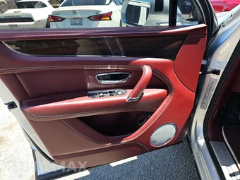 2019 Bentley Bentayga V8 - miniatura 9