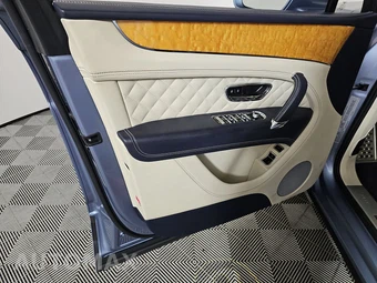 2019 Bentley Bentayga V8 - miniatura 9