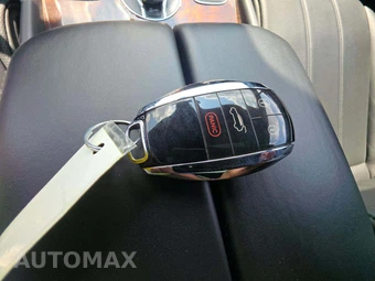 2019 Bentley Bentayga V8 - miniatura 8