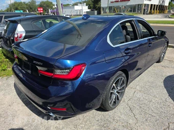 2019 BMW 3 Series Sedan 330i xDrive - miniatura 3