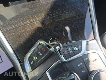 2019 BMW 3 Series Sedan 330i xDrive - miniatura 8