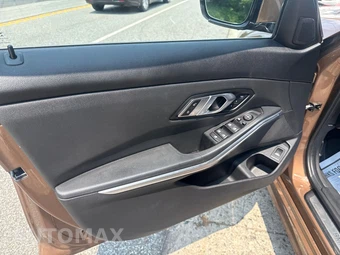 2019 BMW 3 Series Sedan 330i xDrive - miniatura 9