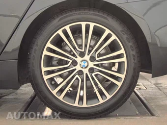 2019 BMW 5 Series Sedan 530i xDrive - miniatura 12