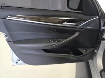 2019 BMW 5 Series Sedan 530i xDrive - miniatura 9