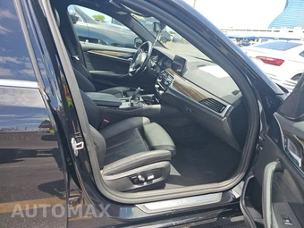 2019 BMW 5 Series Sedan 530i xDrive - miniatura 8