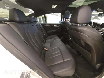2019 BMW 5 Series Sedan 530i xDrive - miniatura 16