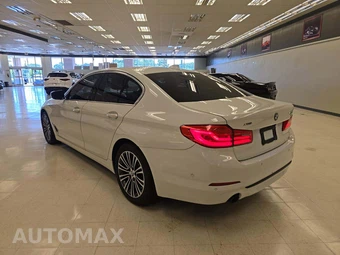2019 BMW 5 Series Sedan 530i xDrive - miniatura 2