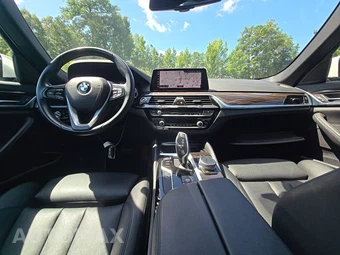 2019 BMW 5 Series Sedan iPerformance - miniatura 11