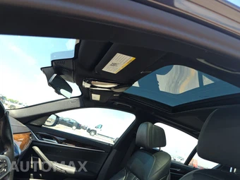 2019 BMW 5 Series Sedan M550i xDrive - miniatura 17