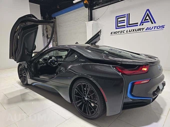 2019 BMW i8 Coupe PURE IMPULSE WORLD - miniatura 2