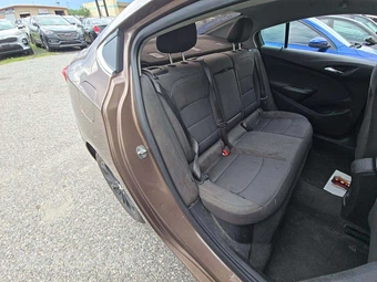 2019 Chevrolet Cruze LT Sedan 1SD - miniatura 16