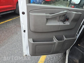 2019 Chevrolet Express 2500 Cargo Van 1WT 135.0" WB - miniatura 9