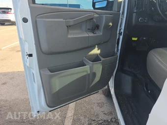 2019 Chevrolet Express 2500 Cargo Van 1WT 135.0" WB - miniatura 9