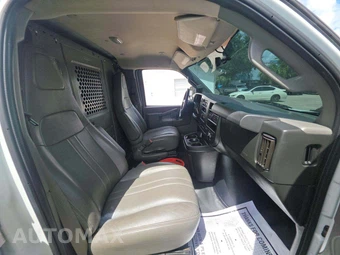 2019 Chevrolet Express 2500 Cargo Van 1WT 135.0" WB - miniatura 17