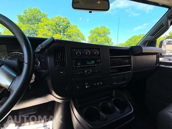2019 Chevrolet Express 3500 Cargo Van 1WT 135.0" WB - miniatura 10
