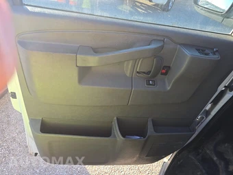 2019 Chevrolet Express 3500 Cargo Van 1WT 135.0" WB – miniatura 9