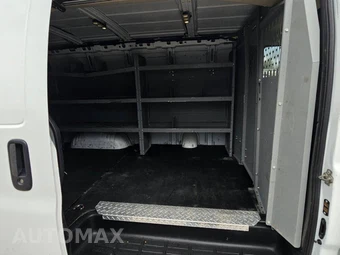 2019 Chevrolet Express 3500 Cargo Van 1WT 135.0" WB - miniatura 10