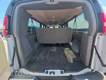 2019 Chevrolet Express 3500 Passenger Van LT 1LT 155.0" WB - miniatura 16