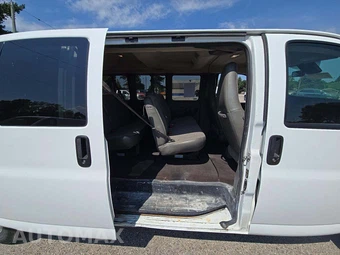2019 Chevrolet Express 3500 Passenger Van LT 1LT 155.0" WB - miniatura 12