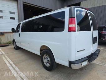 2019 Chevrolet Express 3500 Passenger Van LT 1LT 155.0" WB - miniatura 2