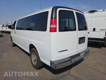 2019 Chevrolet Express 3500 Passenger Van LT 1LT 155.0" WB - miniatura 2