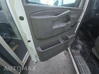 2019 Chevrolet Express 4500 Cutaway 2WT DRW 159.0" WB - miniatura 9