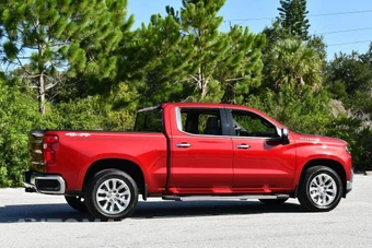 2019 Chevrolet Silverado 1500 LTZ Crew Cab Short Bed 1LZ - miniatura 6