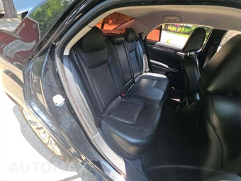 2019 Chrysler 300 Limited – miniatura 16