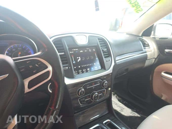 2019 Chrysler 300 Touring – miniatura 10