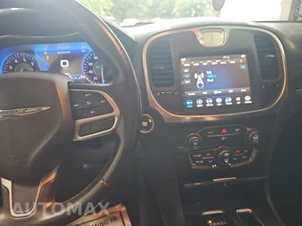 2019 Chrysler 300 Touring - miniatura 11