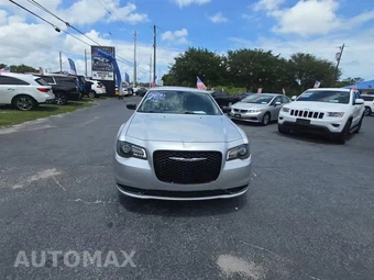 2019 Chrysler 300 Touring – miniatura 2
