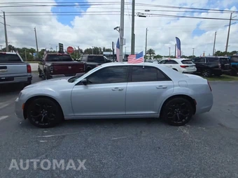 2019 Chrysler 300 Touring – miniatura 3