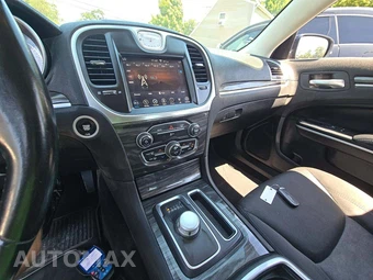 2019 Chrysler 300 Touring - miniatura 10
