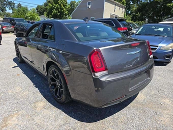 2019 Chrysler 300 Touring - miniatura 2