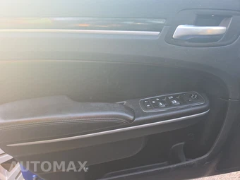 2019 Chrysler 300 Touring – miniatura 9