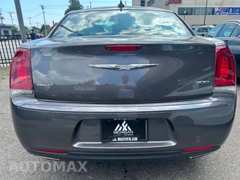 2019 Chrysler 300 Touring - miniatura 4