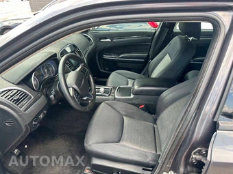 2019 Chrysler 300 Touring - miniatura 8