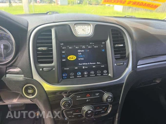 2019 Chrysler 300 Touring L – miniatura 10