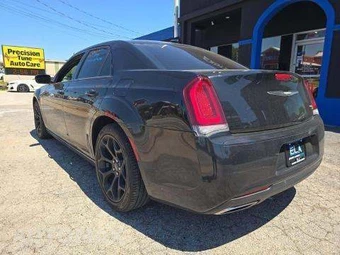 2019 Chrysler 300S – miniatura 2