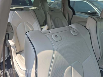 2019 Chrysler Pacifica Hybrid Limited 121.6" WB - miniatura 27