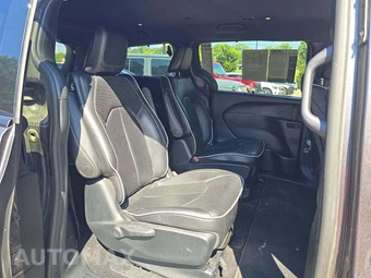 2019 Chrysler Pacifica Hybrid Limited 121.6" WB - miniatura 17