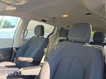 2019 Chrysler Pacifica L 121.6" WB - miniatura 11