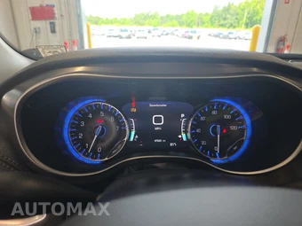 2019 Chrysler Pacifica Limited 121.6" WB - miniatura 12