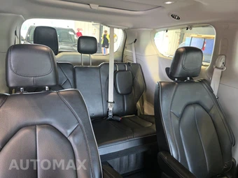 2019 Chrysler Pacifica Limited 121.6" WB - miniatura 14