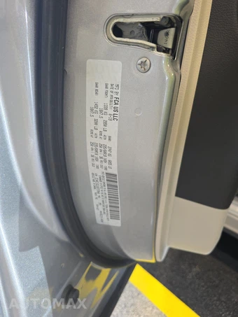 2019 Chrysler Pacifica Limited 121.6" WB - miniatura 15