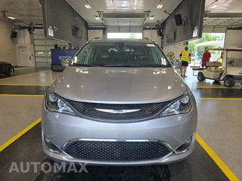 2019 Chrysler Pacifica Limited 121.6" WB - miniatura 2