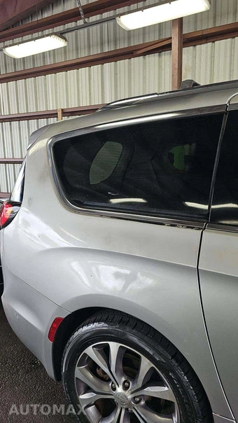2019 Chrysler Pacifica Limited 121.6" WB - miniatura 23