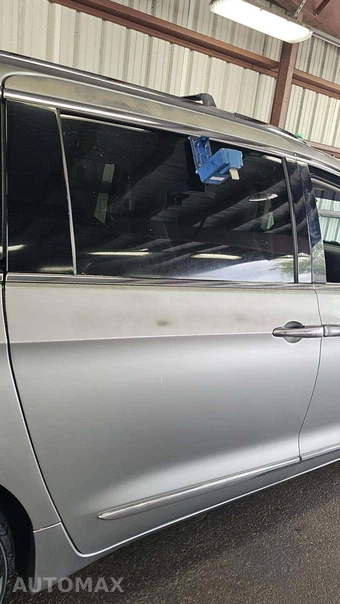 2019 Chrysler Pacifica Limited 121.6" WB - miniatura 27